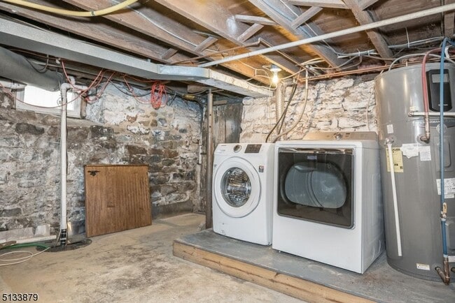 Building Photo - 627 Washington St