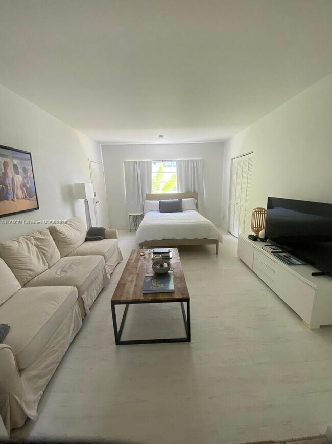 Building Photo - 345 Collins Ave
