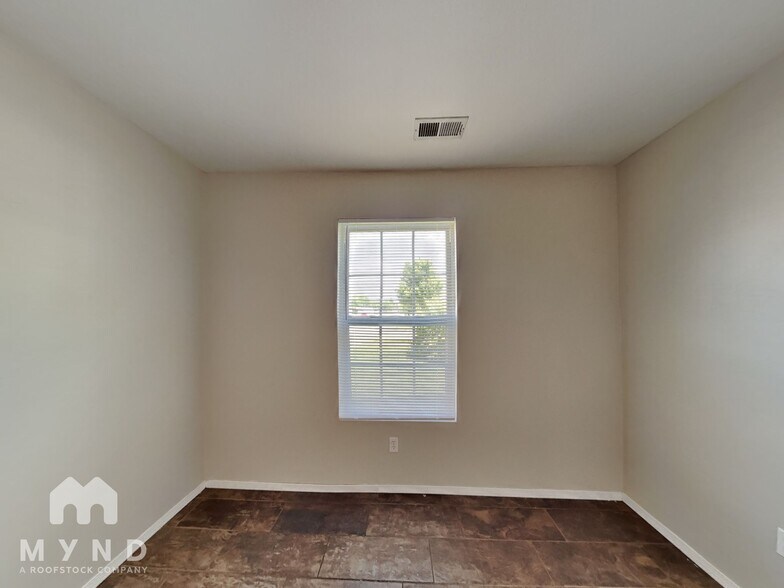 Building Photo - 2550 W Delmar