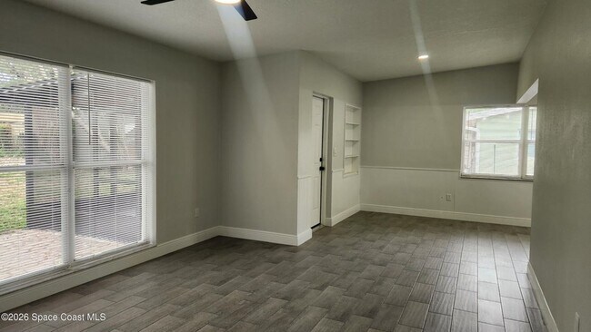 Building Photo - 102 S Christmas Hill Rd