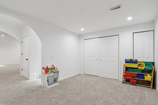 Building Photo - 5811 Levitan Ln