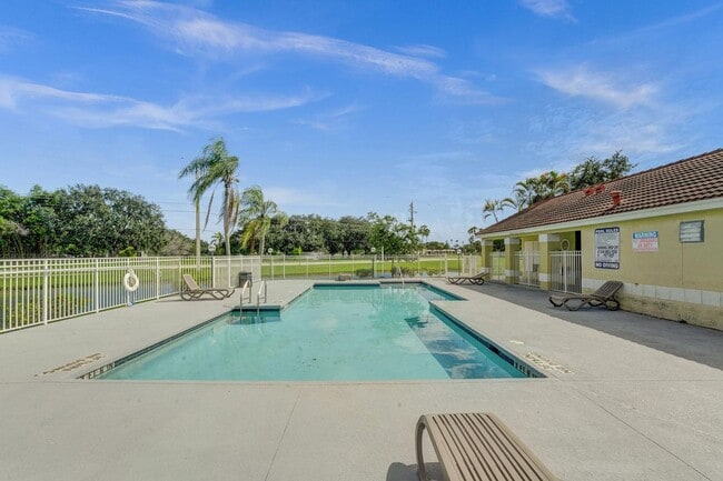 Building Photo - 12650 Vista Isles Dr
