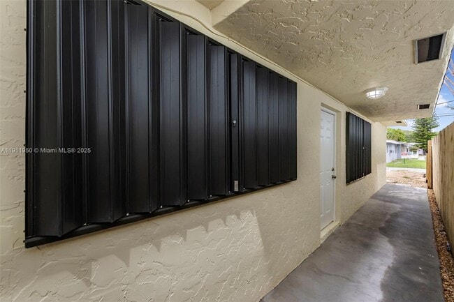 Building Photo - 2033 Dewey St