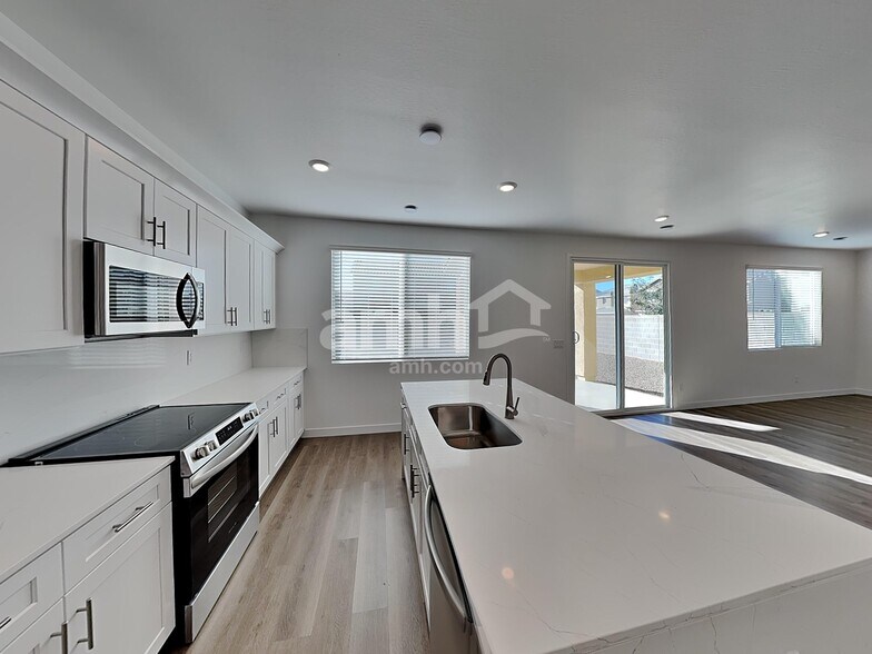 Building Photo - 20177 W Thomas Rd