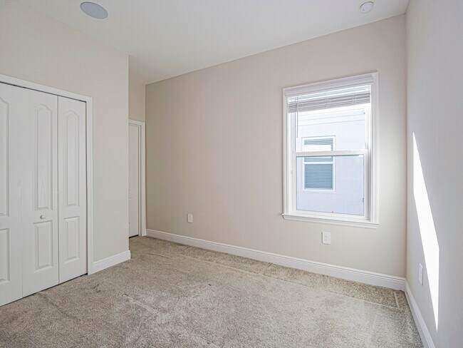 Building Photo - 9405 Serapis Wy