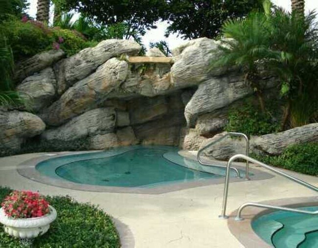 Building Photo - Luxury Living in Gated Bermuda Dunes Golf Community - 2B/1B with Garage!