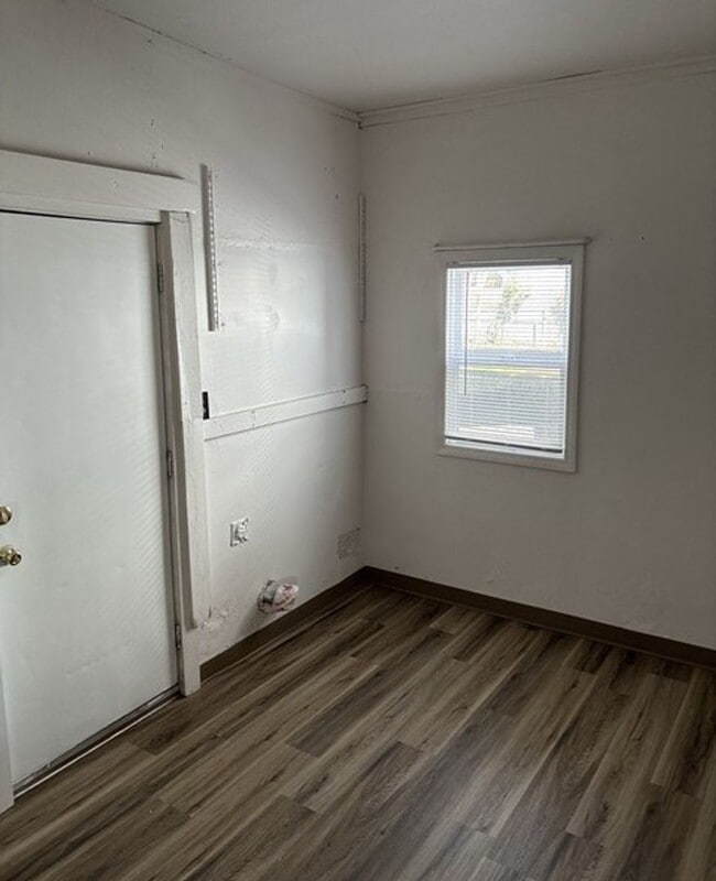 Building Photo - 2Bd/1Ba Single Story House - Available to View!