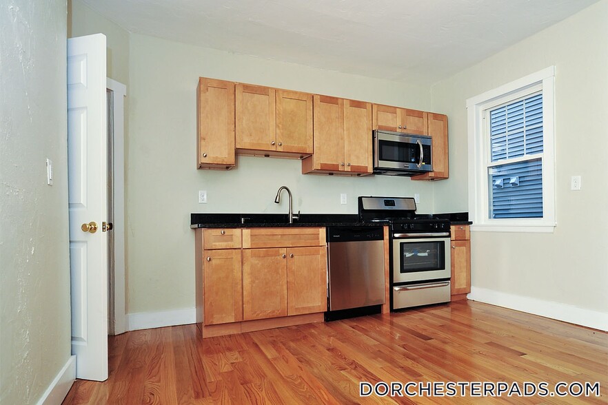 Primary Photo - 29 Ridgewood St