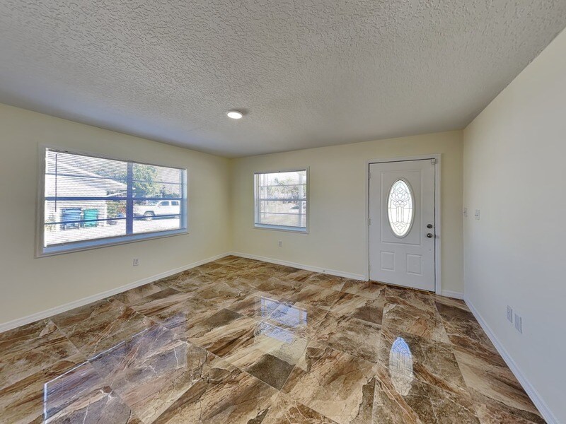 Building Photo - 465 Oak Dr