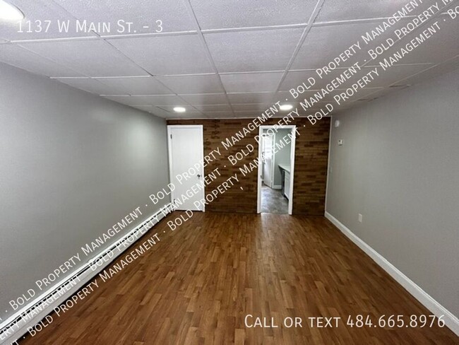 Primary Photo - 1137 W Main St