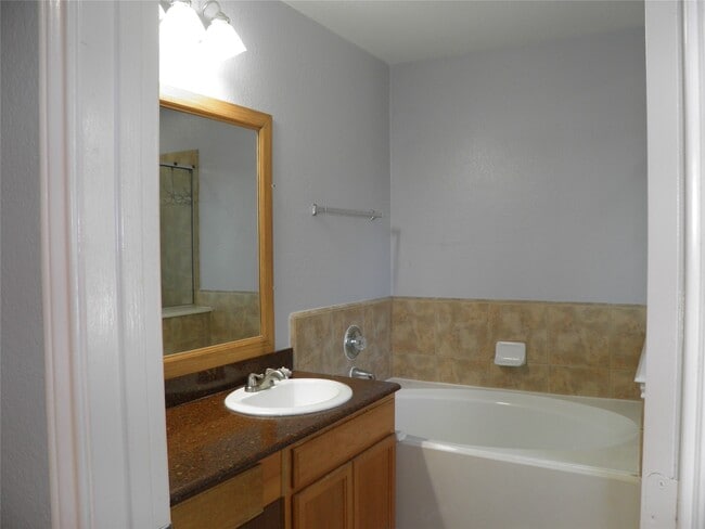 Building Photo - 8026 Fisher Glen Ln