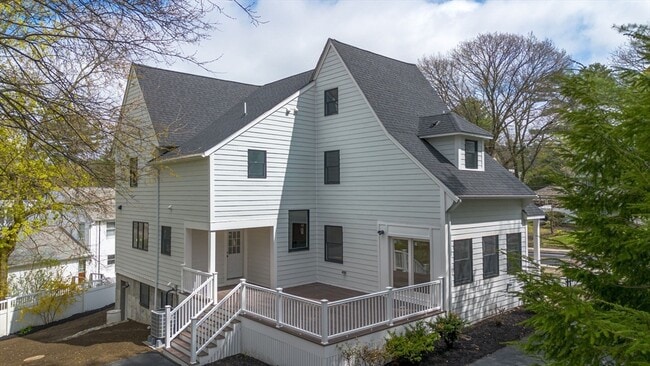 Building Photo - 653 Chestnut St