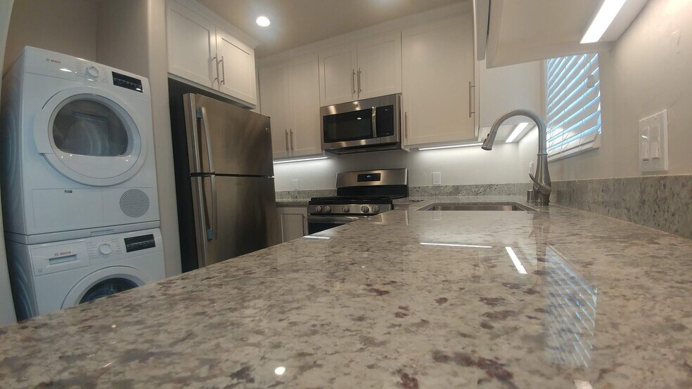 Kitchen - 126 Cowell St