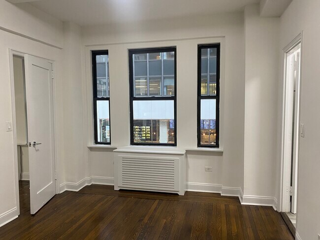 Building Photo - 135 E 46th St