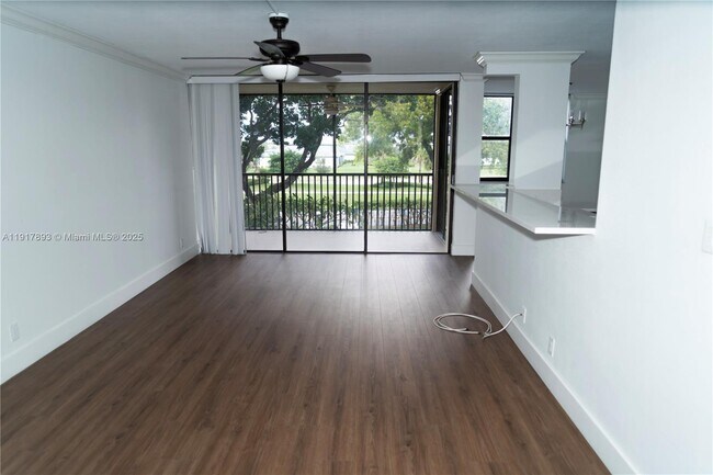 Building Photo - 105 Lake Emerald Dr