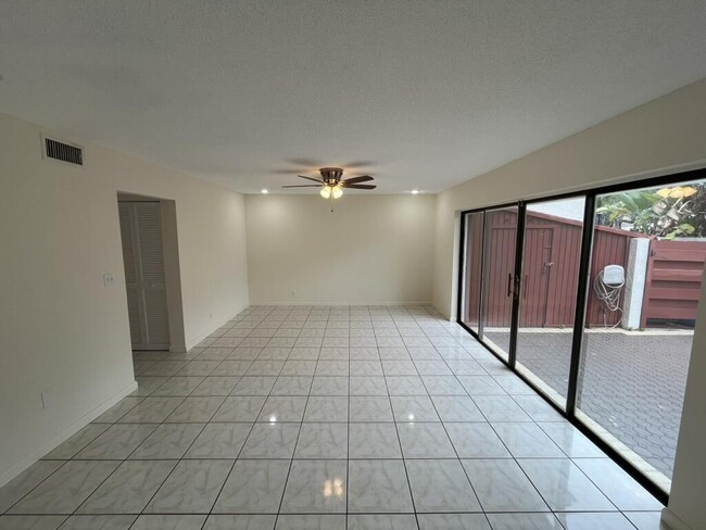 Building Photo - 3094 Bermwood Ln