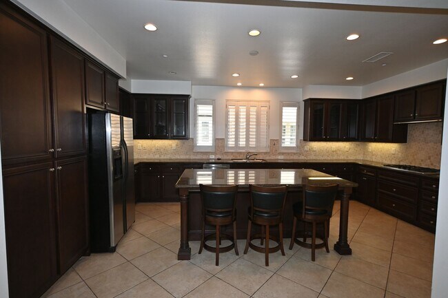 Building Photo - Spectacular Gated 3 Bed + Den, 2.5 Bath Townhouse in Newport Beach.