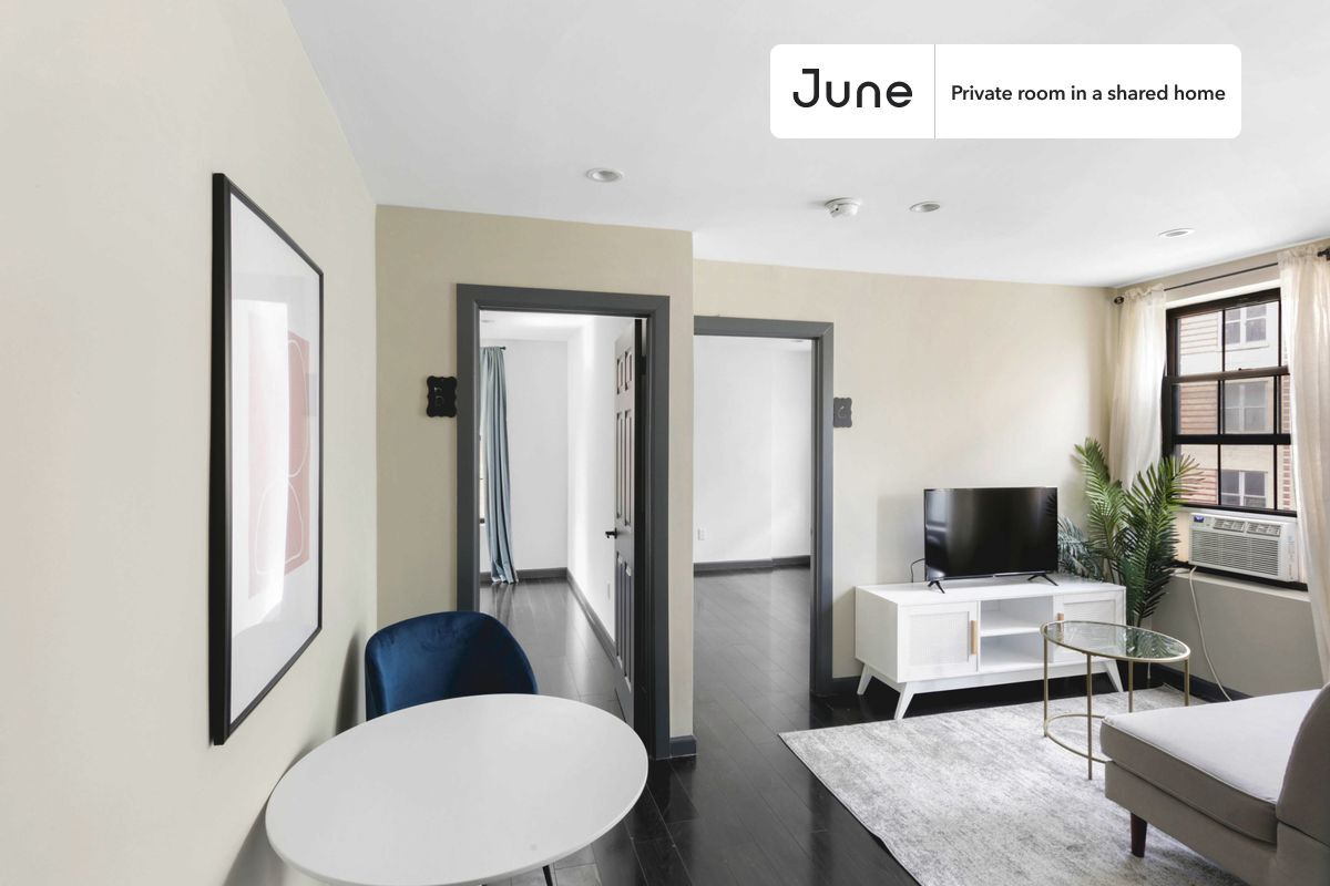 Building Photo - Room in Shared 3 bed/1 bath home