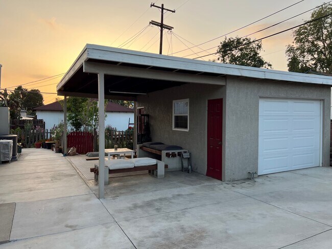 Building Photo - 501 W Maple Ave