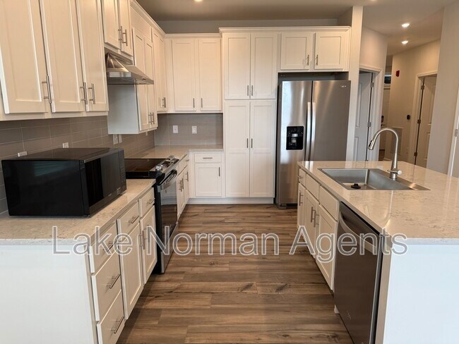 Building Photo - 4455 Reed Crk Dr