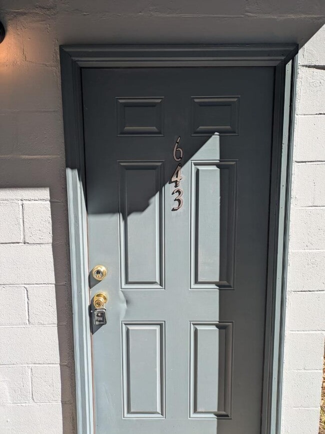 Building Photo - 637 NE Waldo Rd