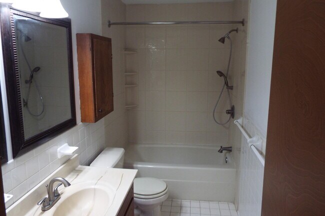 Building Photo - 308 N Sunshine St