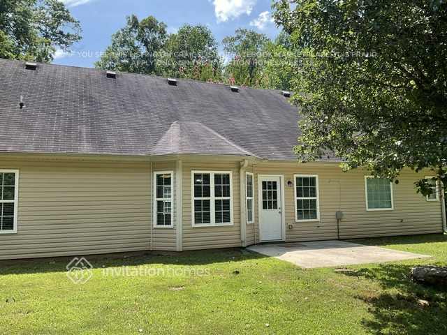 Building Photo - 1425 River Falls View