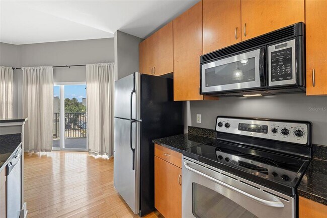 Building Photo - 1010 Central Ave N