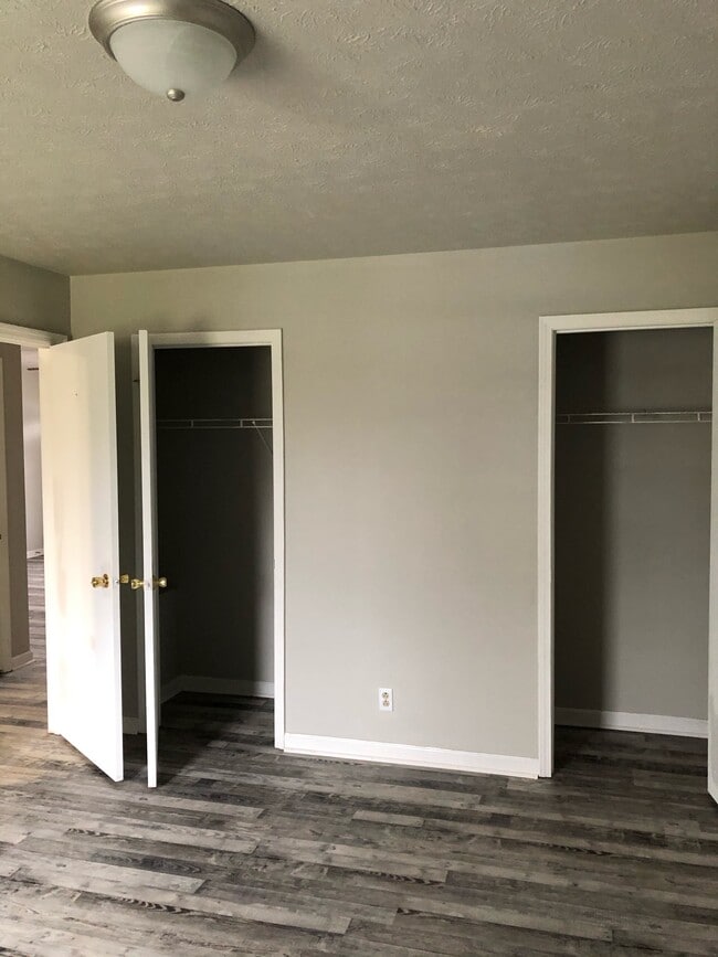 Building Photo - 123 Holly Ct