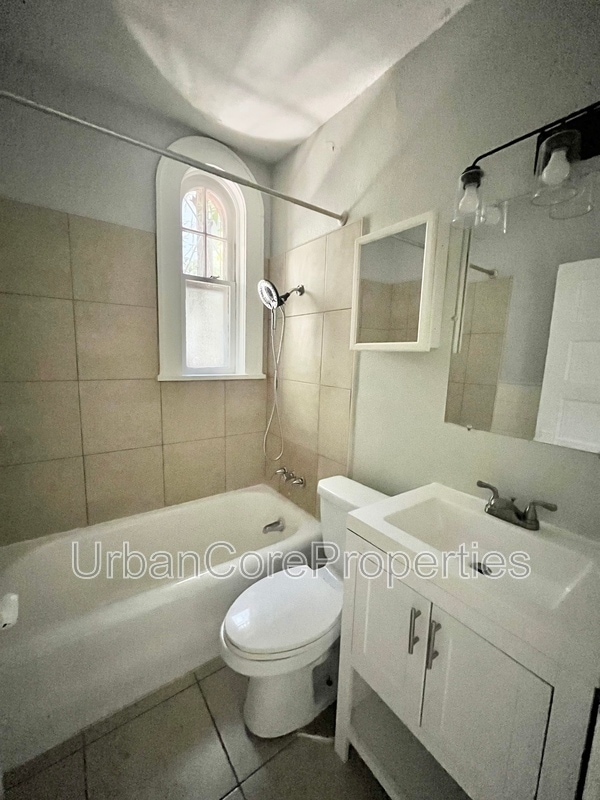 Building Photo - 352 13th Ave NE