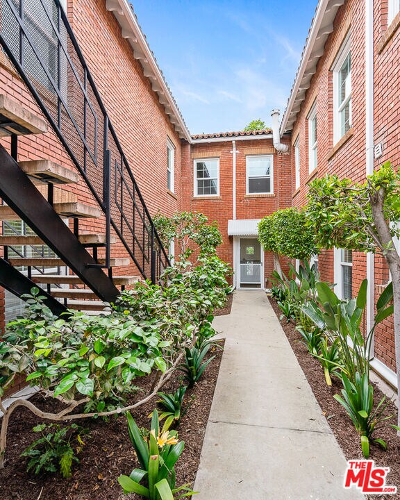 Building Photo - 144 N Swall Dr