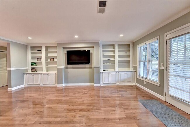 Building Photo - 645 Falls Bay Ct
