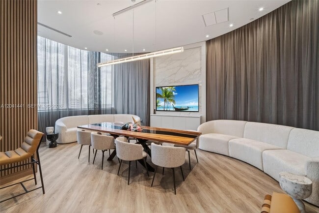 Building Photo - 333 Las Olas Way