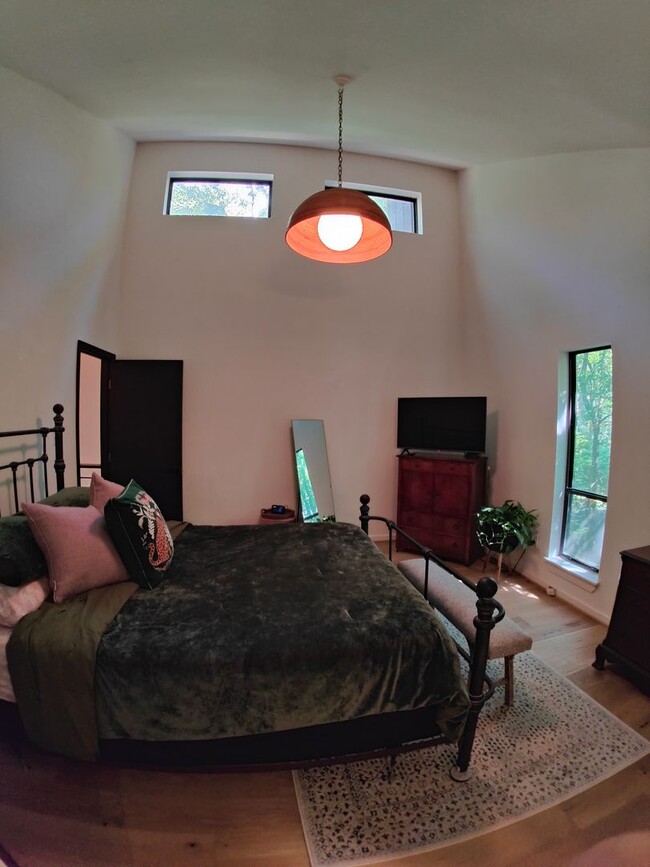 Building Photo - Updated Two bedroom Contemporary with huge...