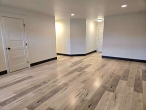 Building Photo - 2 bedroom ,2 bathroom w/ no stairs