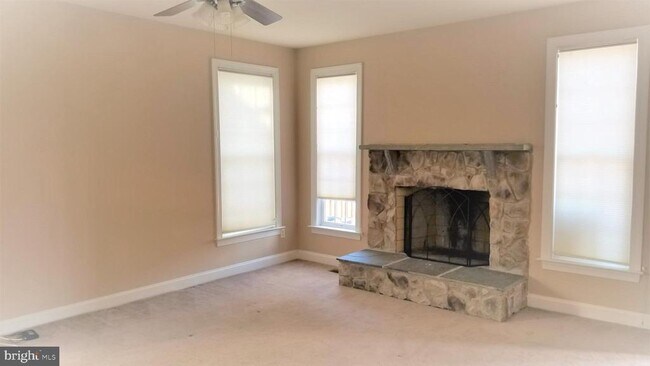 Building Photo - 43649 Riverpoint Dr