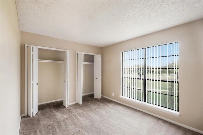 Building Photo - 13031 Pk Xing Dr