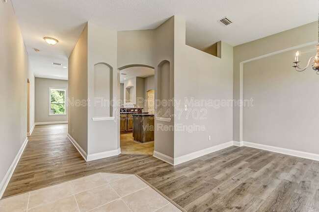 Building Photo - 2436 Bonnie Lakes Dr