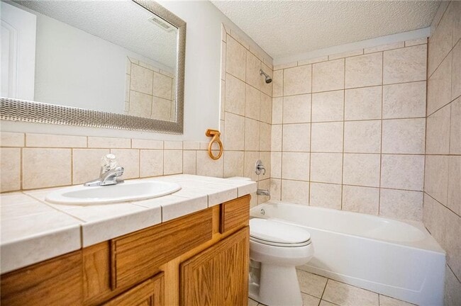Building Photo - 2726 W Highland Cir