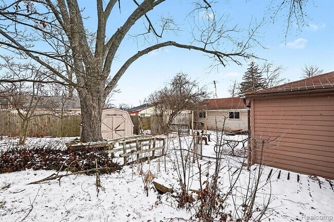 Building Photo - 672 Linda Vista Dr
