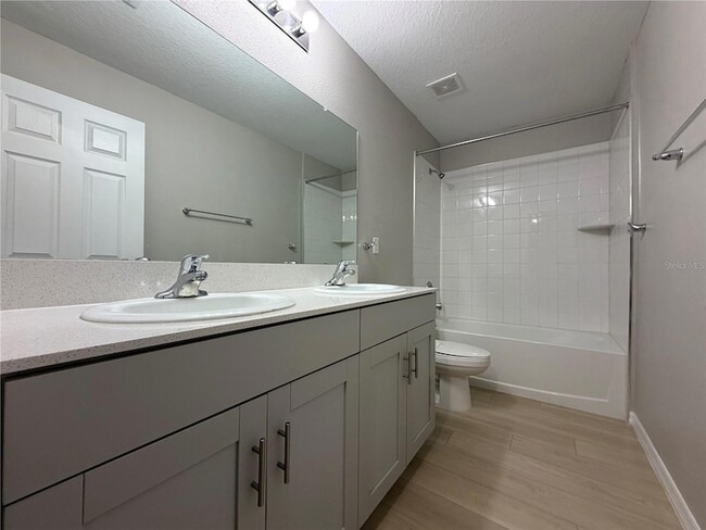 Building Photo - 12668 Tannencrest Dr