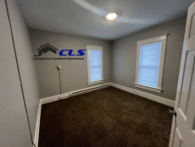 Building Photo - 1616 S 4th St