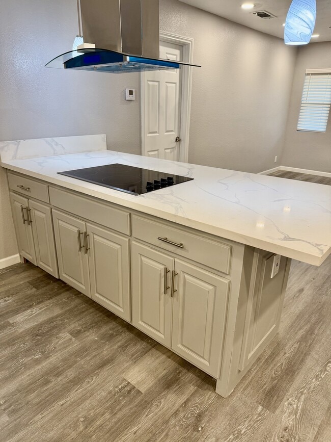 Building Photo - 972 S Hope Ave