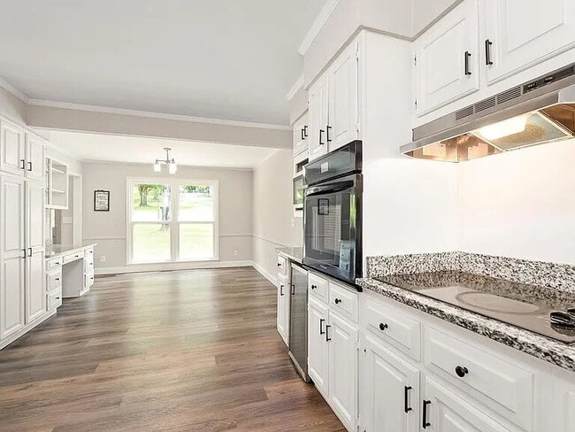 Building Photo - 1409 Robert Ln