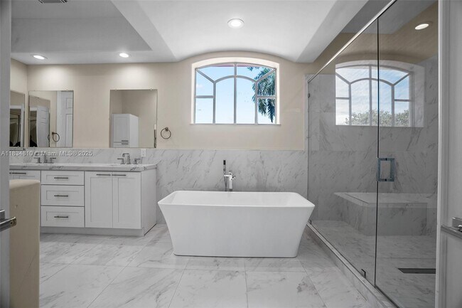 Building Photo - 1580 Shoreline Way