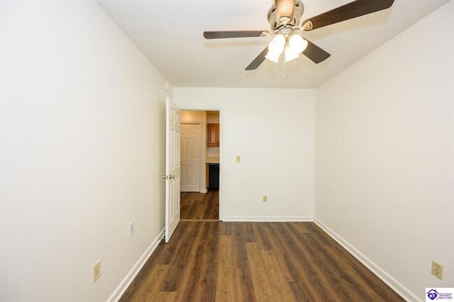 Building Photo - 113 College Street Rd