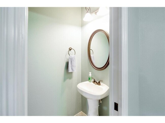 Building Photo - August 2025 Move In! Beautiful 3 Bed, 3.5 ...