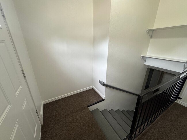 Building Photo - LEASING! Available June 30th