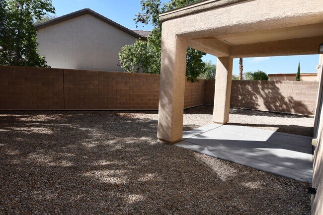 Building Photo - 2689 Niddrie Ave