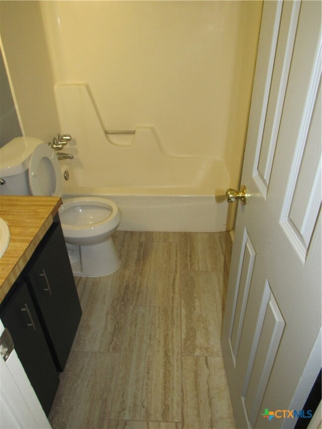 Building Photo - 1301 Quail Cir